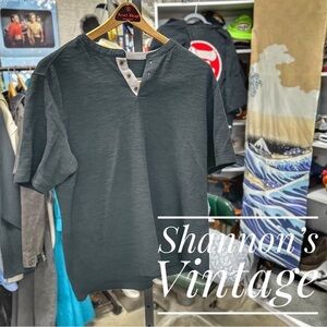 Nicoby three button sz medium shirt A17